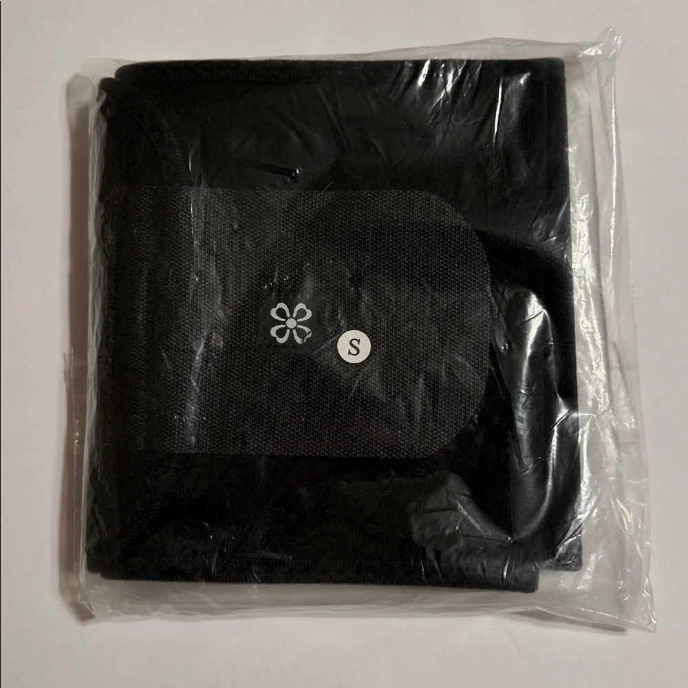 Kiwi. Black Waist Trimmer Belt. Size S Up to 30”